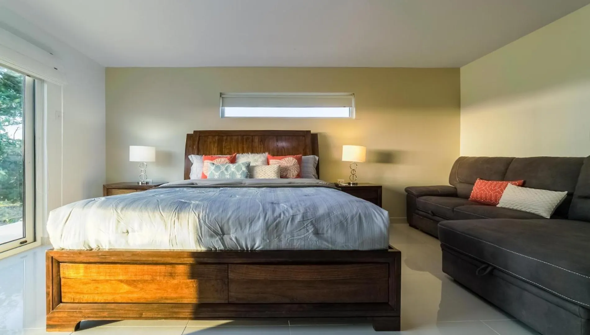 Koyari Modern Condos 9BR 7BA Sleeps 26 w/ Pool&Roof Deck Palm Beach 0*,