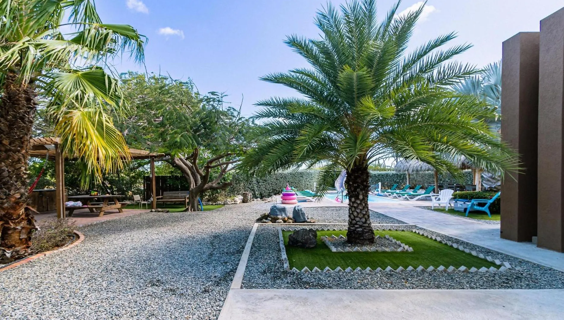 Koyari Modern Condos 9BR 7BA Sleeps 26 w/ Pool&Roof Deck Palm Beach Villa