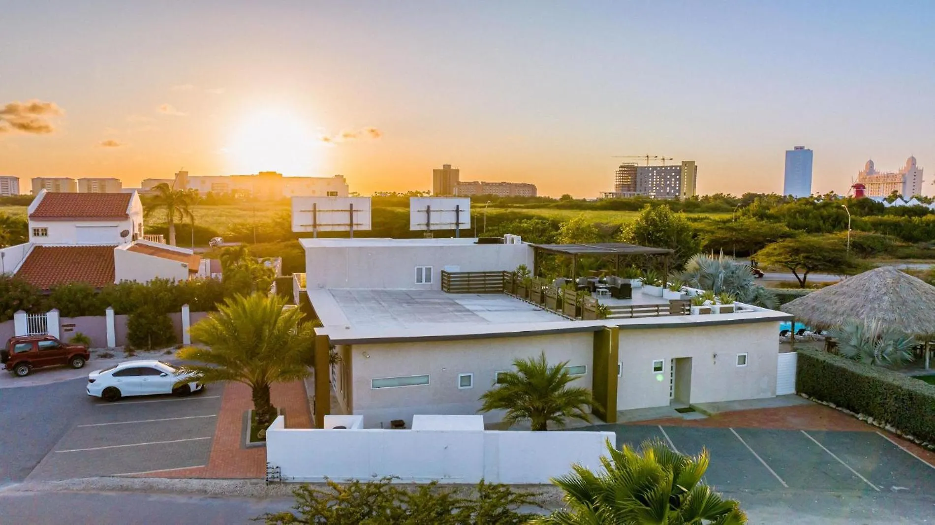 Koyari Modern Condos 9Br 7Ba Sleeps 26 W/ Pool And Roof Deck Palm Beach