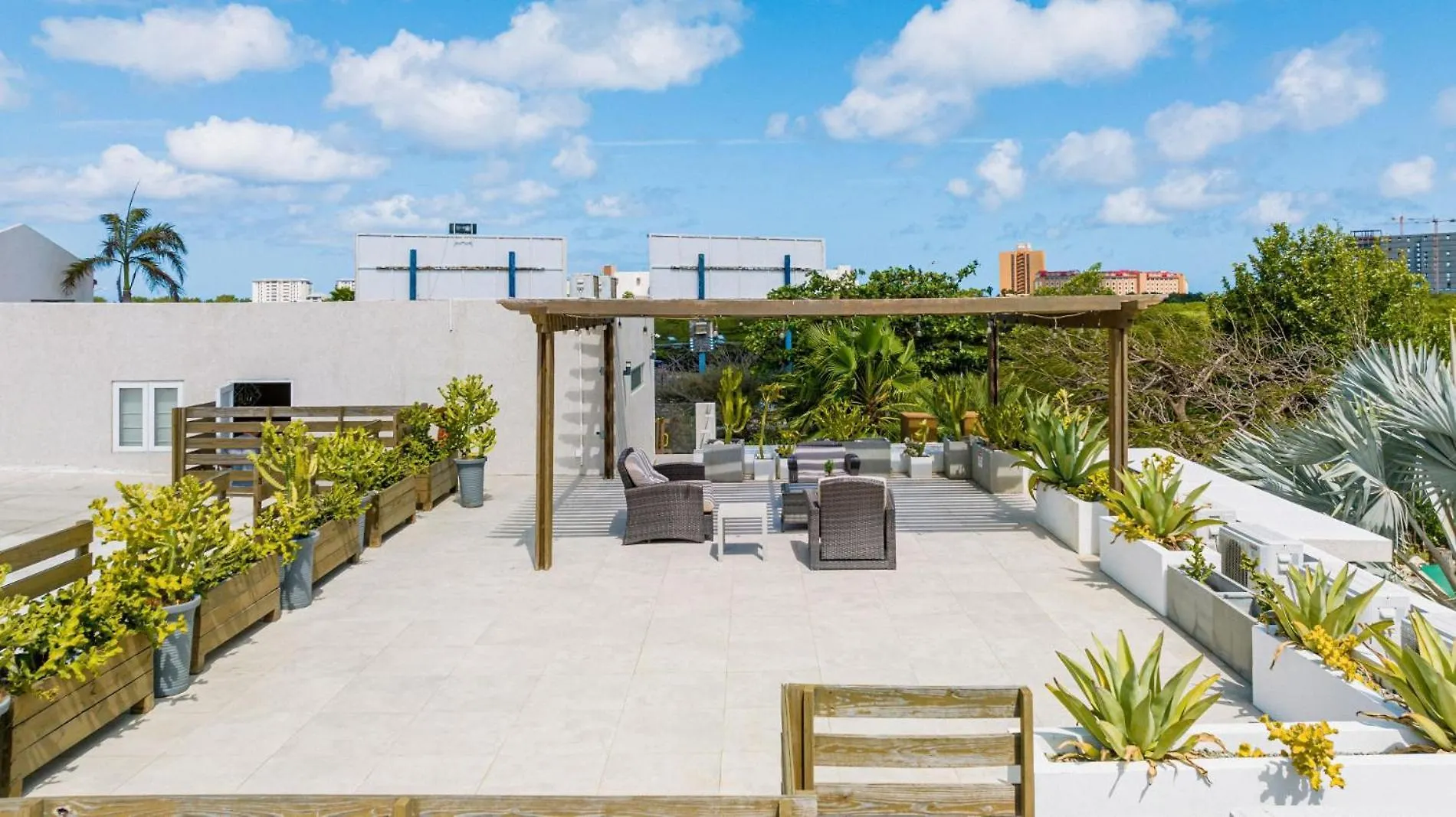 Koyari Modern Condos 9Br 7Ba Sleeps 26 W/ Pool And Roof Deck Palm Beach 0*,