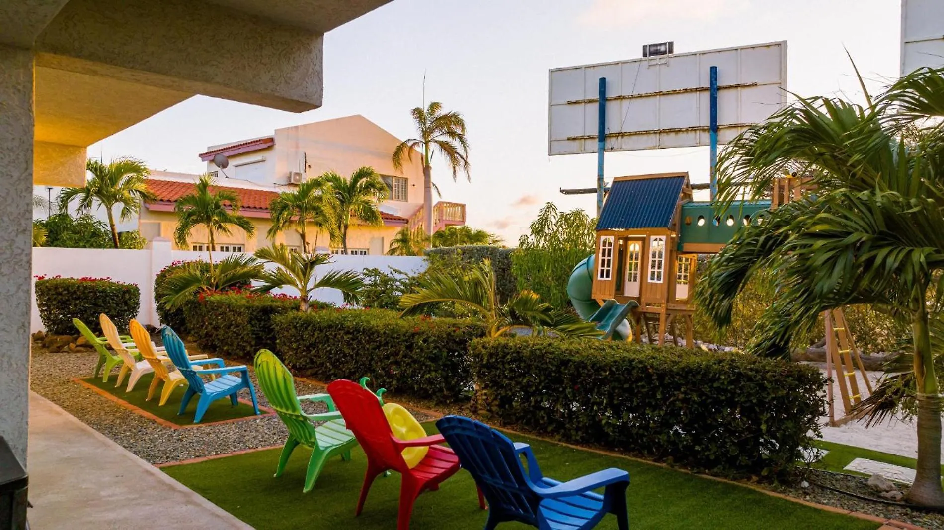 Koyari Modern Condos 9Br 7Ba Sleeps 26 W/ Pool And Roof Deck Palm Beach Villa