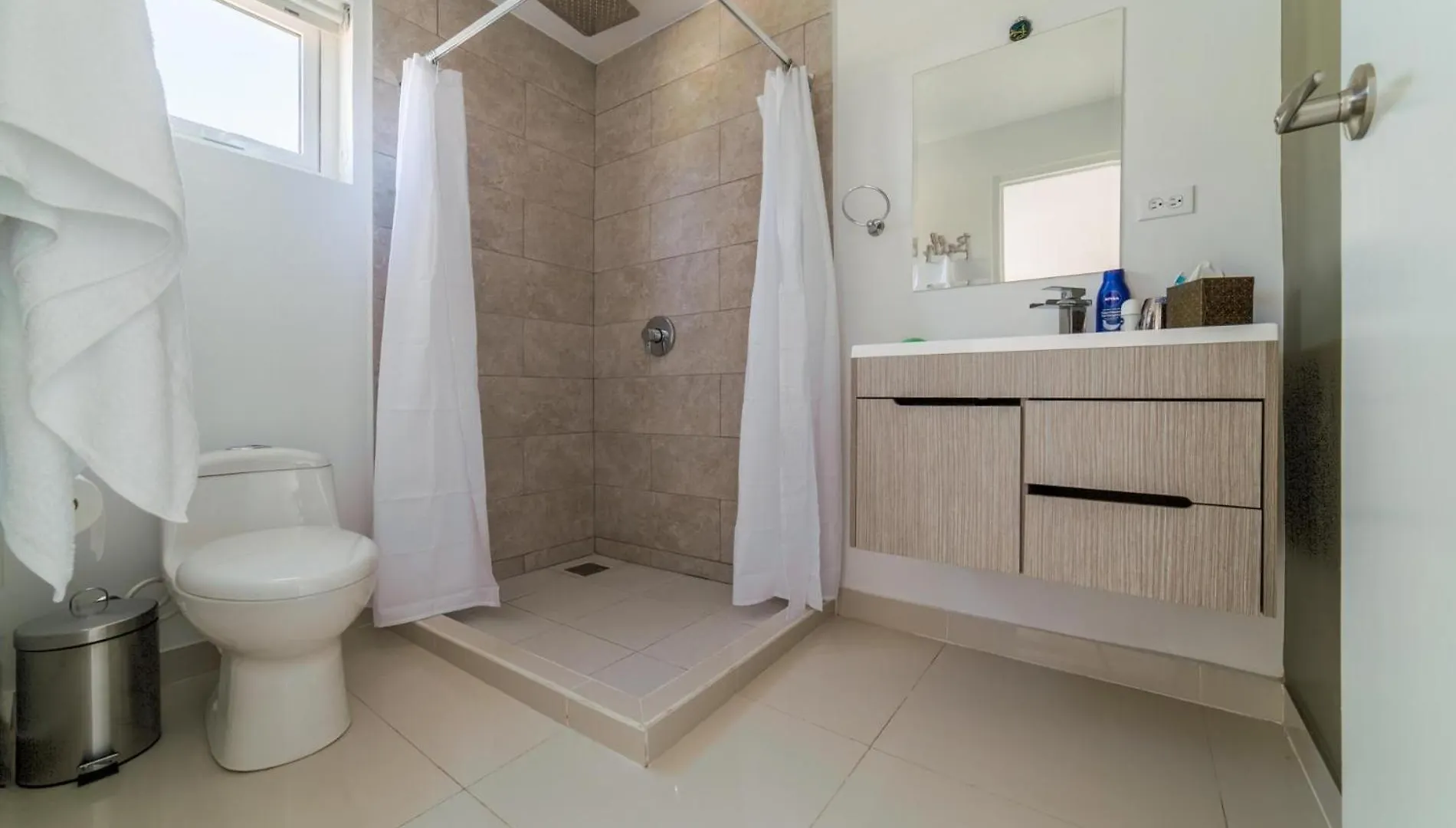 Villa Koyari Modern Condos 9Br 7Ba Sleeps 26 W/ Pool And Roof Deck Palm Beach