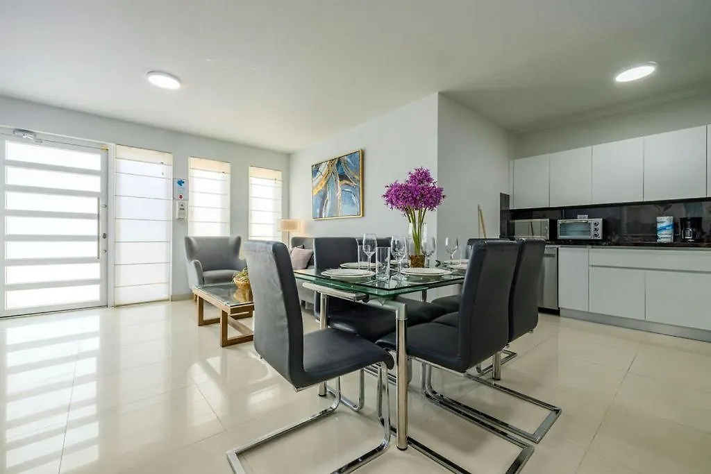 Koyari Modern Condos 9Br 7Ba Sleeps 26 W/ Pool And Roof Deck Palm Beach